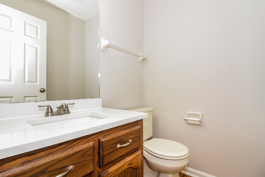 Building Photo - 8056 Sandywood Ln