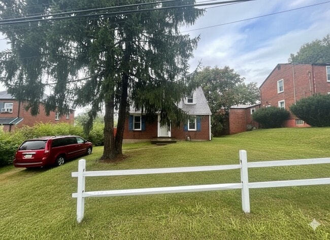 Building Photo - 151 Collins Dr