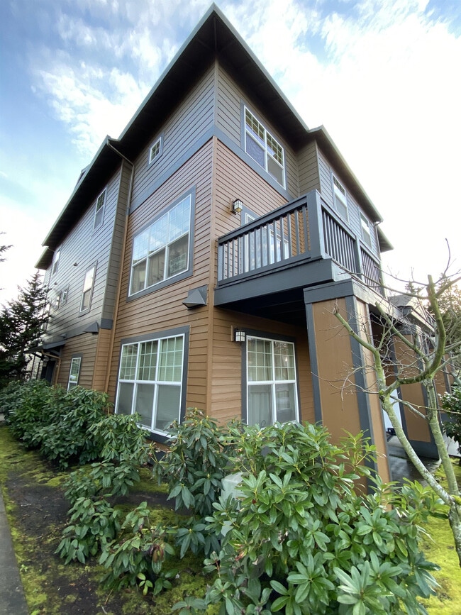 Building Photo - 1050 SW 170th Ave