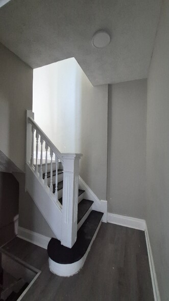 Primary Photo - 916 Riverview Terrace