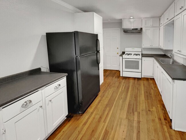 Building Photo - 3016 33rd St