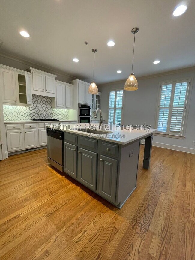 Building Photo - 1875 Adagio Dr