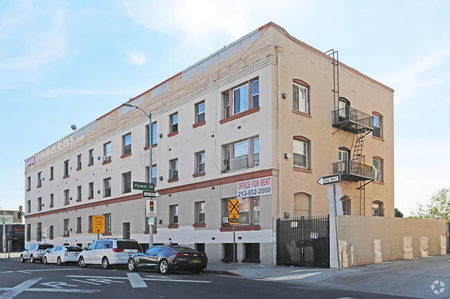 Building Photo - 1801 S Flower St