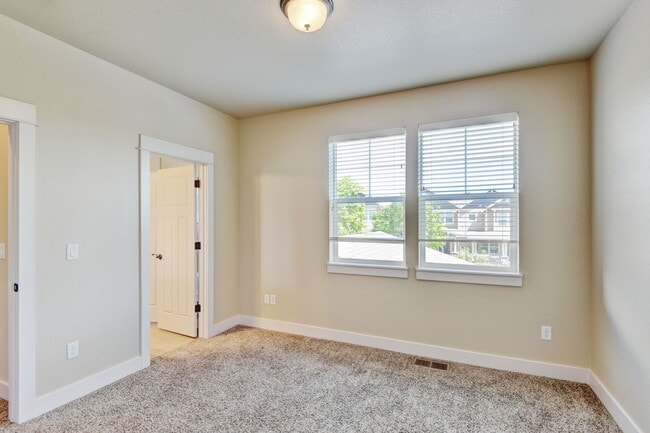 Building Photo - 2107 Sandbur Dr