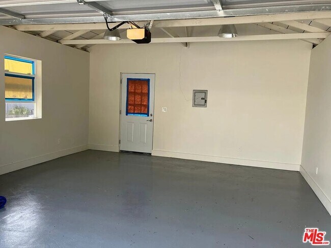 Building Photo - 837 Sunset Ave