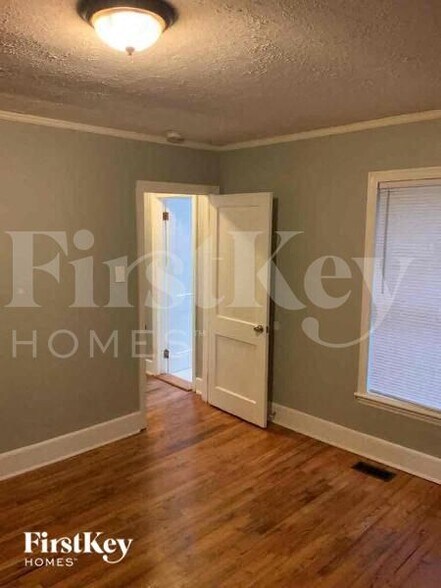 Building Photo - 1028 Birch St SW