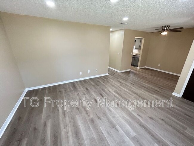 Building Photo - 467 Lombard St