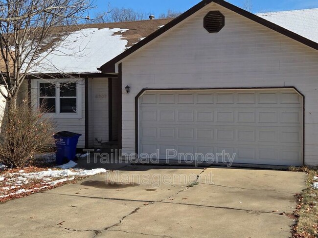 Building Photo - 8307 Woodson Dr