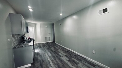 Building Photo - 228 S Edgewood St