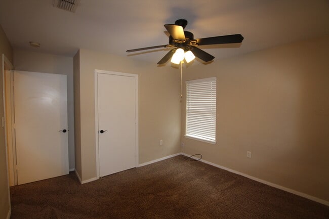 Building Photo - COMING SOON-Spacious 3 Bedroom in Whitehouse!