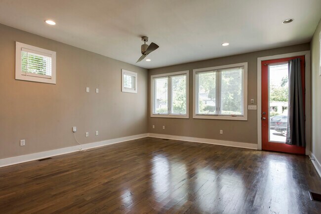 Building Photo - 1515 21st Ave N