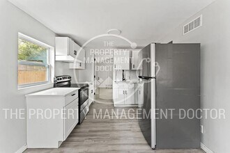 Building Photo - Welcome to 3/2 full renovated – Your Next Home Awaits in Jacksonville!