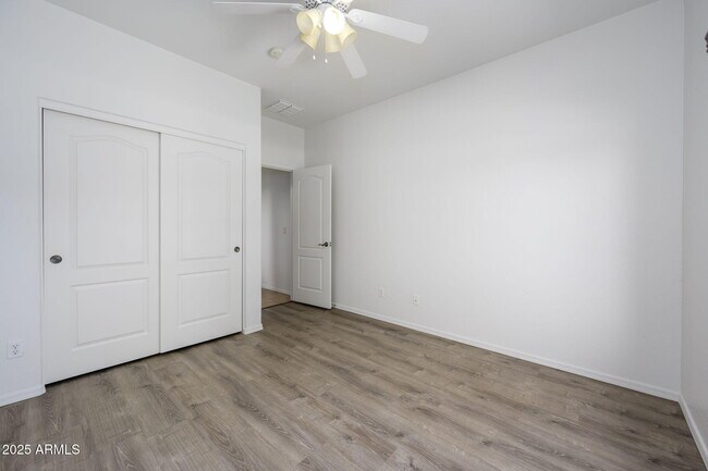 Building Photo - 3816 S Nantucket Dr