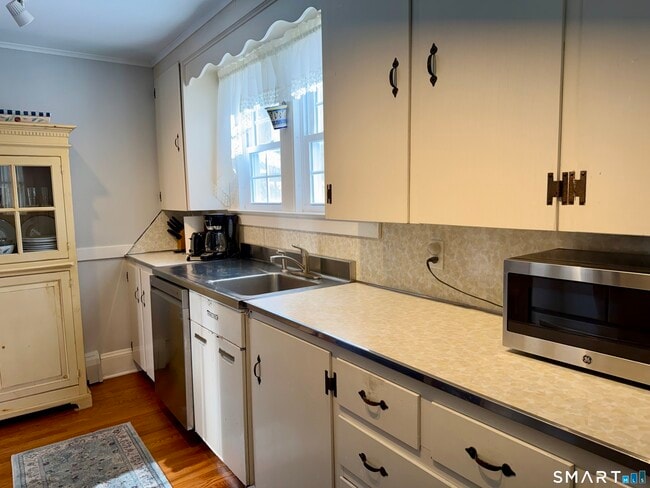 Building Photo - 43 Neck Rd