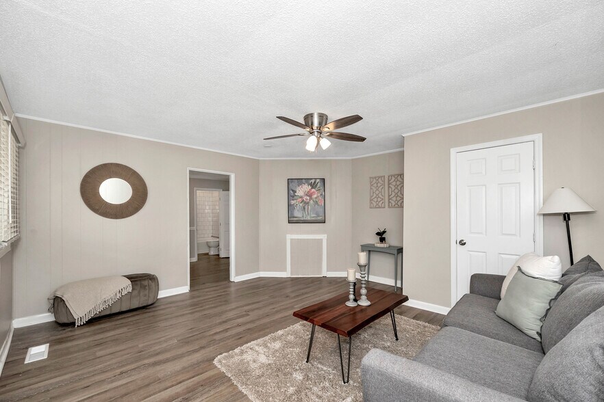 Building Photo - 3706 Emm Ell St SW