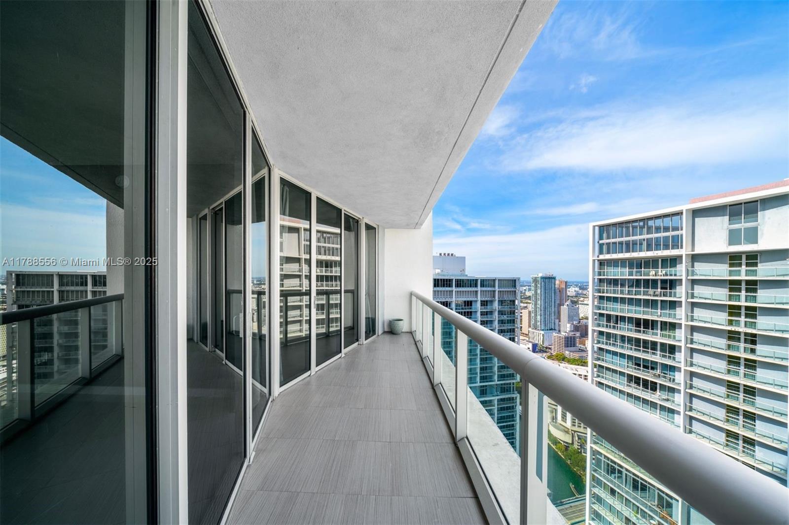 Building Photo - 495 Brickell Ave