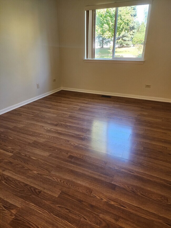 Building Photo - 215 Brett Cir