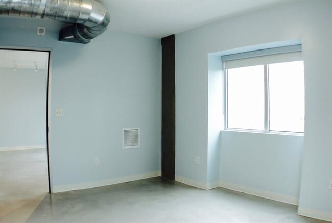 Building Photo - 800 Brazos St