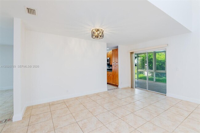 Building Photo - 305 S Ketch Dr