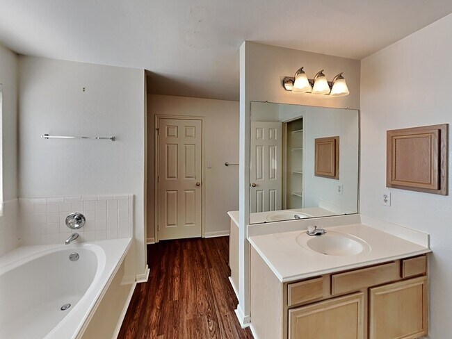 Building Photo - 31442 Camden Village Dr