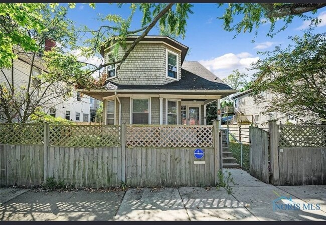 Primary Photo - 513 Chestnut St