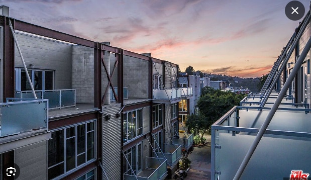 Building Photo - 3450 Cahuenga Blvd W