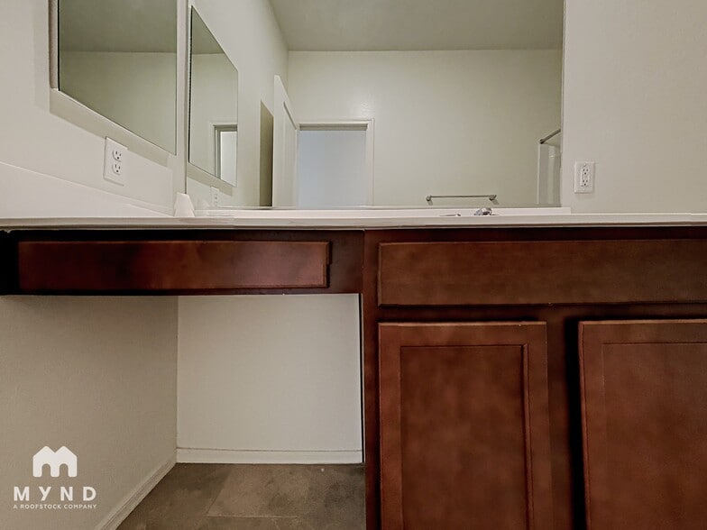 Building Photo - 25541 W Milada Dr