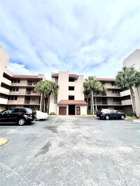 Building Photo - 1920 Sabal Palm Dr