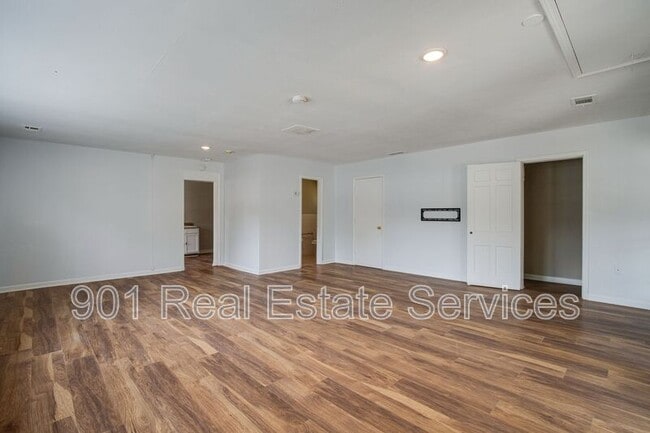 Building Photo - 398 N Highland St
