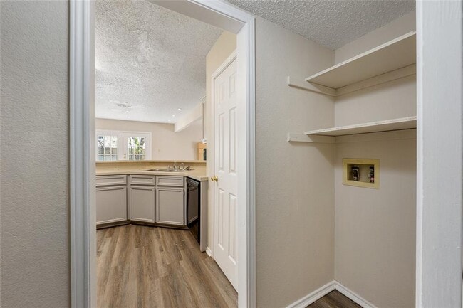 Building Photo - 1717 Parkfield Cove