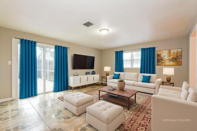Building Photo - 5536 Kingswood Dr