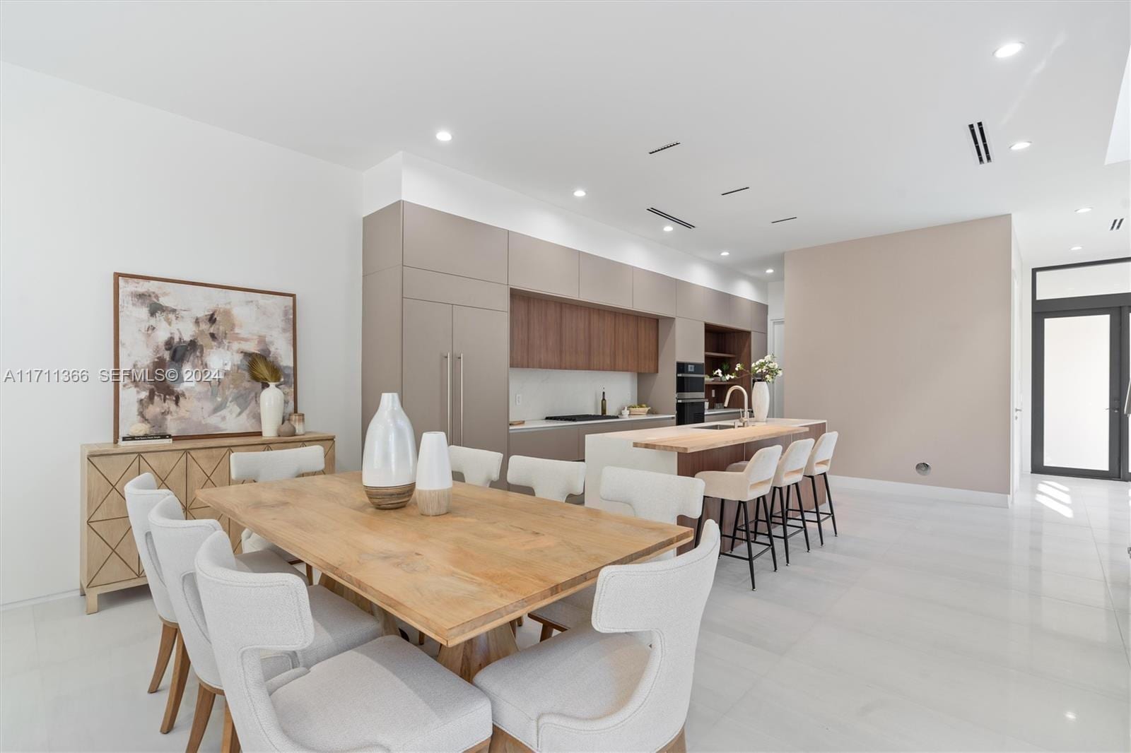 Building Photo - 1410 NE 5th St