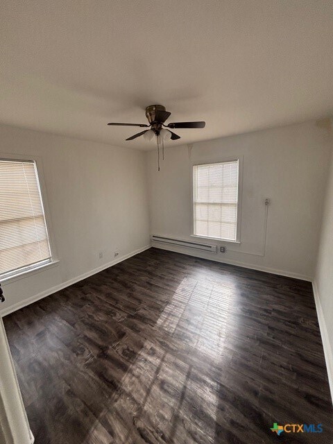 Building Photo - 802 W Dean Ave