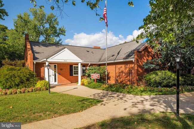 Building Photo - 3050 S Buchanan St