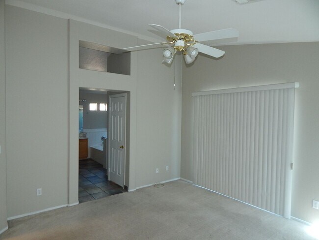 Building Photo - Gorgeous 3Bed/3Bath 2 Story home w/ office...