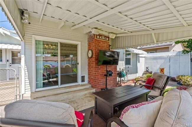 Building Photo - 926 N San Gabriel Ave