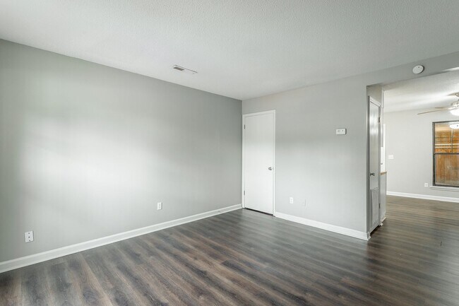 Building Photo - 1109 McBrien Rd