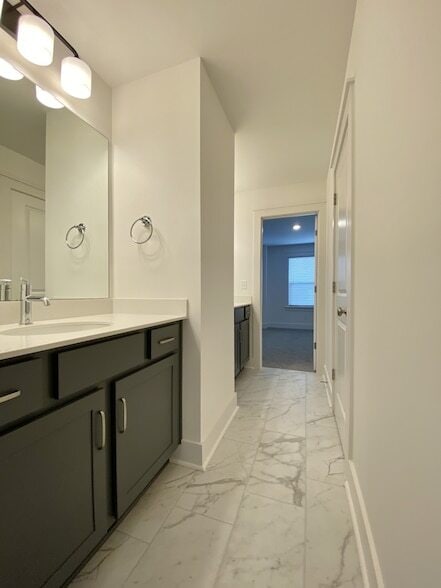 Building Photo - 647 Conifer Dr