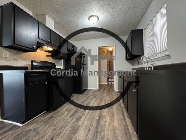 Building Photo - Fenced in   4 Bedroom 1.5 bathroom Home located  in Jonesboro