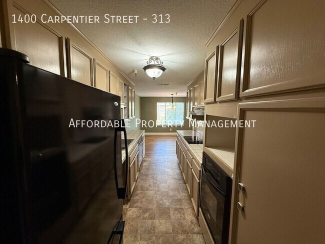 Building Photo - 1400 Carpentier St