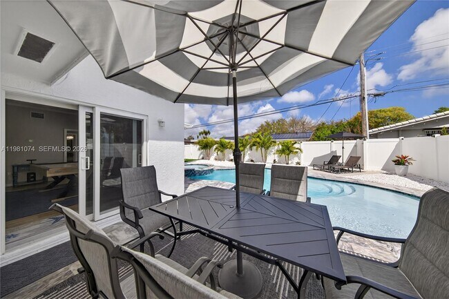 Building Photo - 2161 NE 62nd Ct