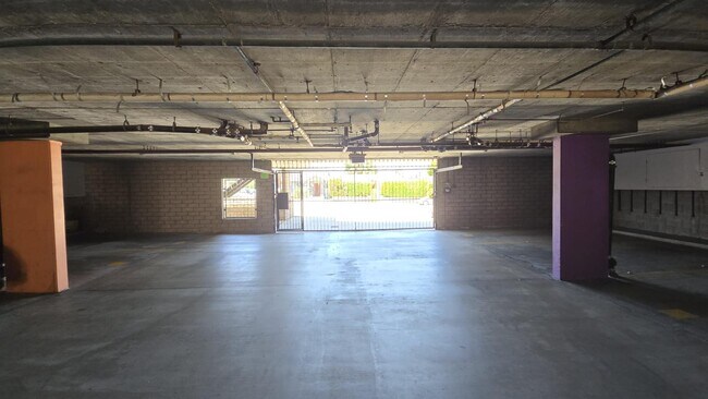 Building Photo - 785 W 19th St