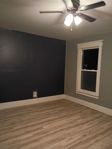 Building Photo - 1636 W 3rd St