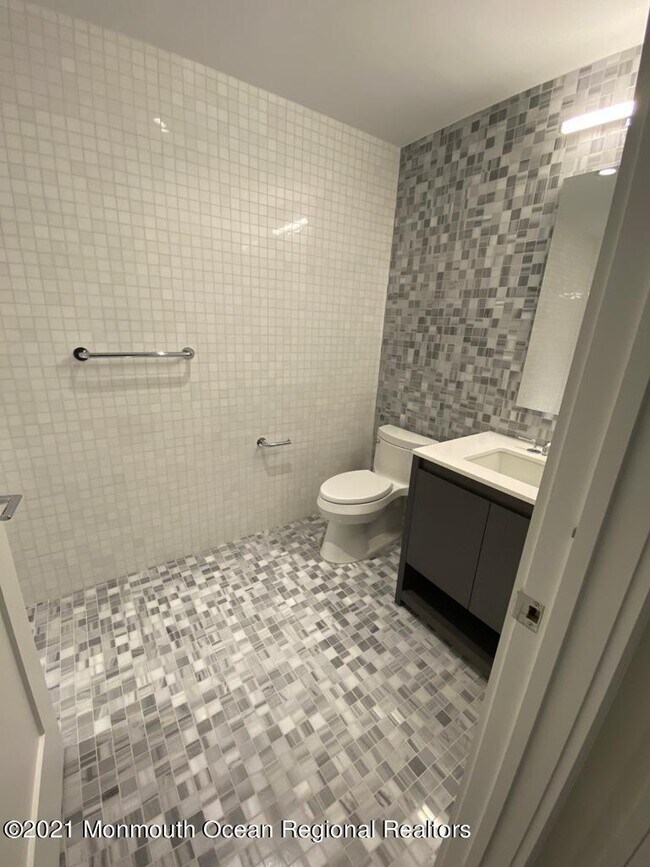 Building Photo - 30 Melrose Terrace