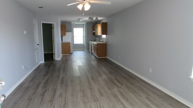 Building Photo - 15135 Deer Creek Dr