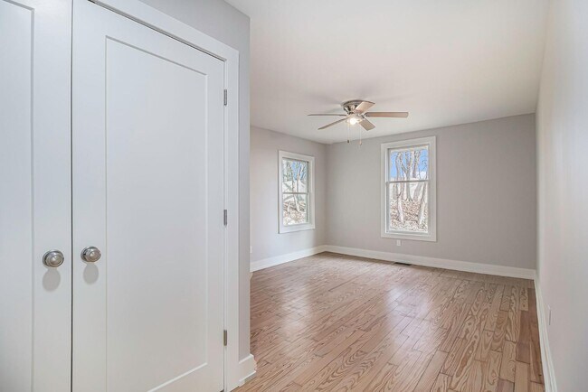 Building Photo - 4585 E Shore Dr