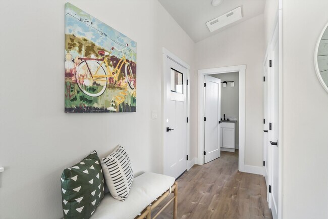 Building Photo - New 2 Bed/1 Bath Duplex Apartment with Two...