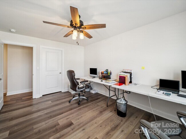 Building Photo - 6112 Willow Pin Ln
