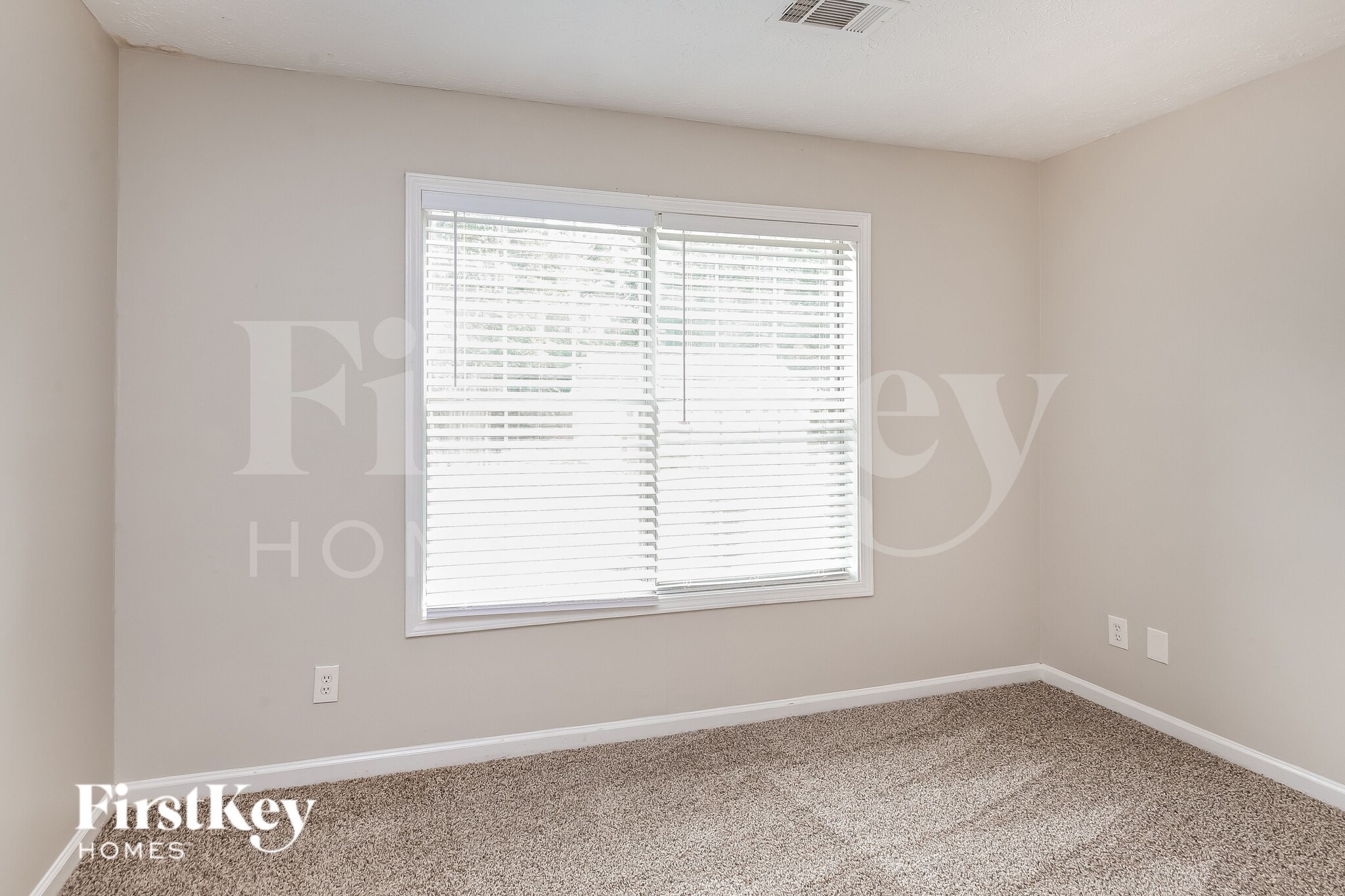 Building Photo - 1480 Royale Castle Dr
