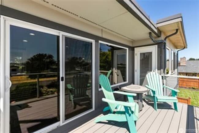 Building Photo - Gorgeous 5 Bedroom Home with Bayview - Bir...